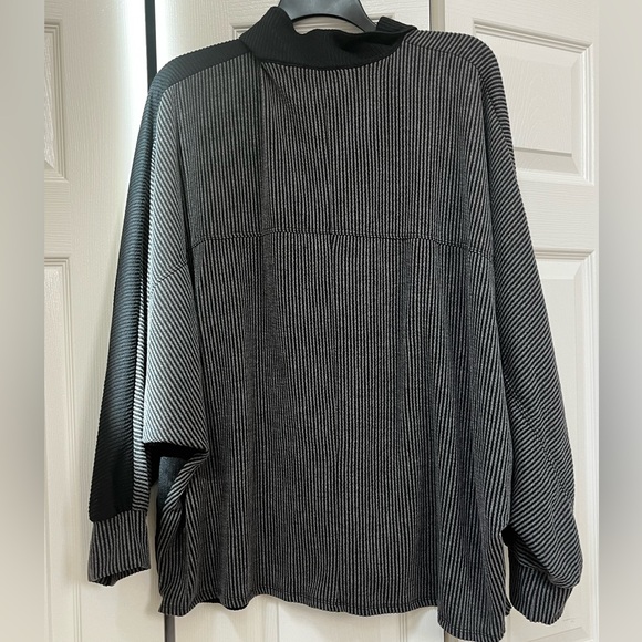 NWOT - Blumin Apparel - Colorblock Black & Gray Collared Blouse - Woman's 3XL - Picture 4 of 5